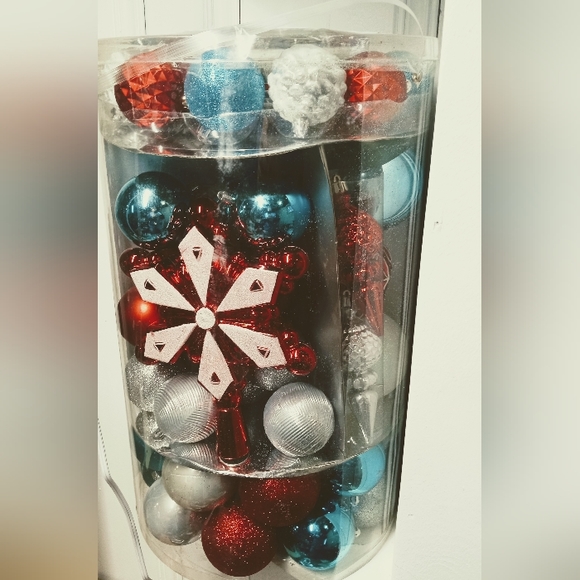 Martha Stewart Living 100 Piece shatter-resistant ornaments - Picture 4 of 4